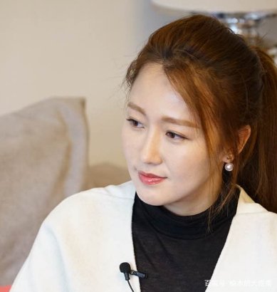 潘长江女儿潘阳30岁嫁给石磊成总裁夫人,如今过得怎么样?