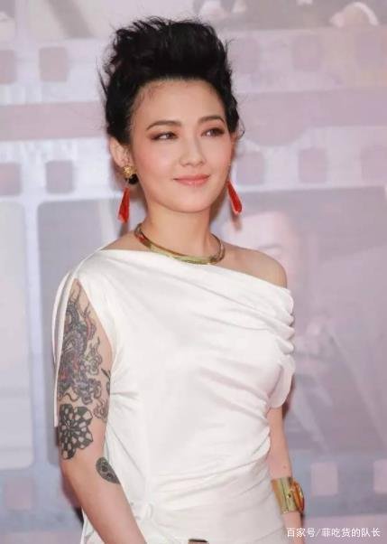 从家喻户晓到无人问津，小魔女范晓萱纹花臂，摘子宫为什么会变成这样？