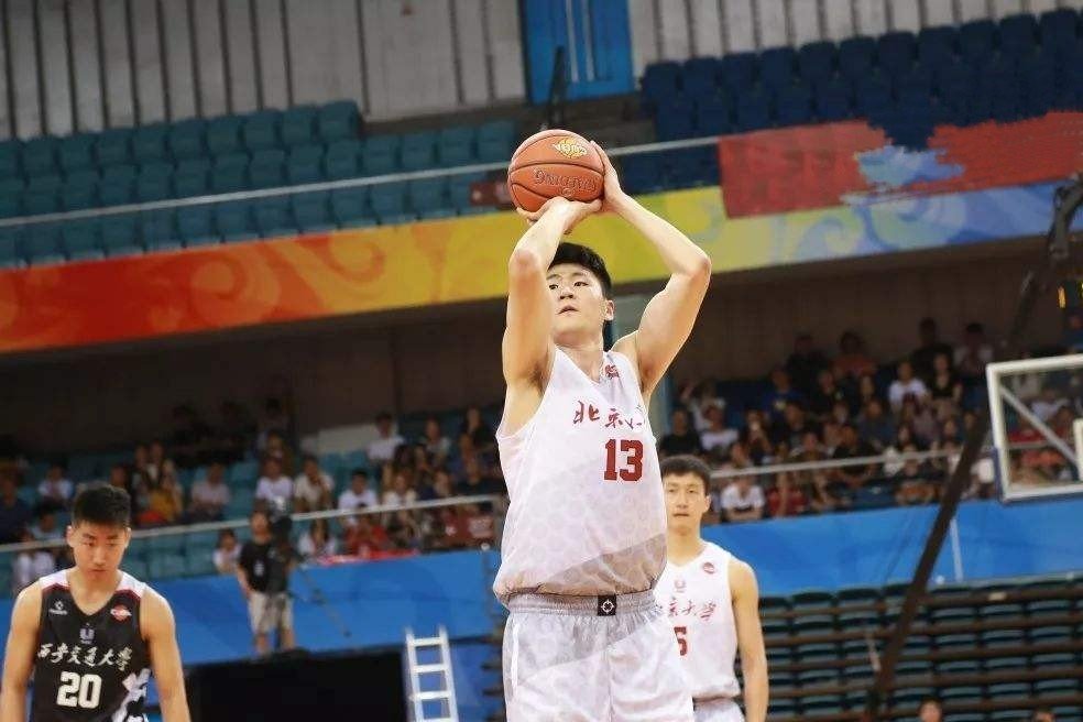 有人知道江苏同曦篮球队的阵容吗？