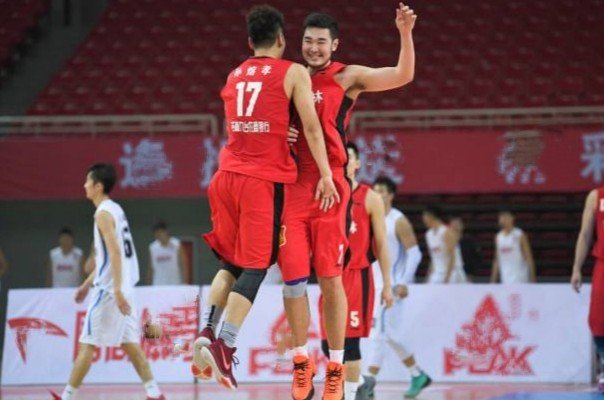 有人知道江苏同曦篮球队的阵容吗？