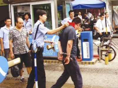 什么人称之为“三只手”？