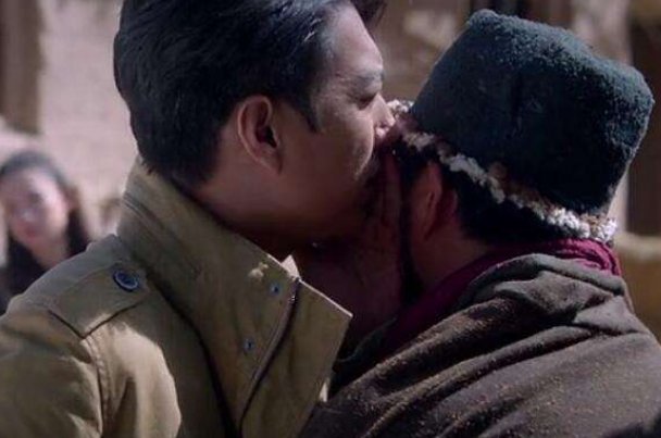 胡八一和安力满说了什么之后他就答应后天进沙漠了