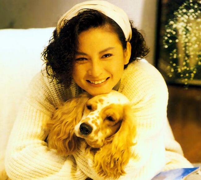 ‘为何女人，总是一往情深。’这是什么歌里的歌词？