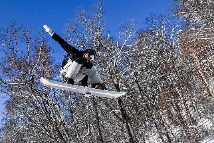 张可欣意外摔倒后坚强站起，全场响起掌声，她身上有着怎样的体育精神？