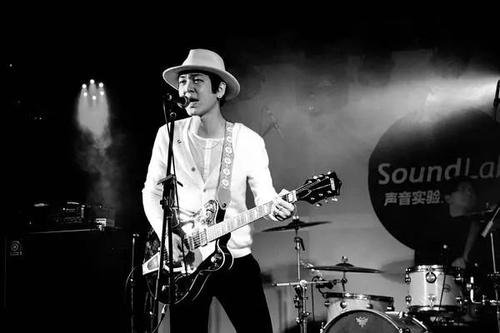 《乐夏》中组合被乐队嫌弃，组合和乐队有什么区别？