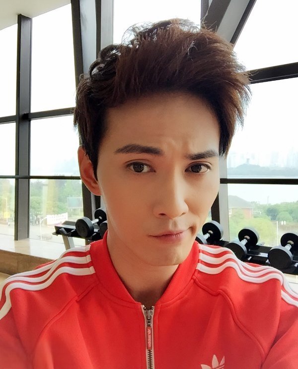 戚薇徐正曦结婚照片是情侣吗 合作完两人并没有断了联系