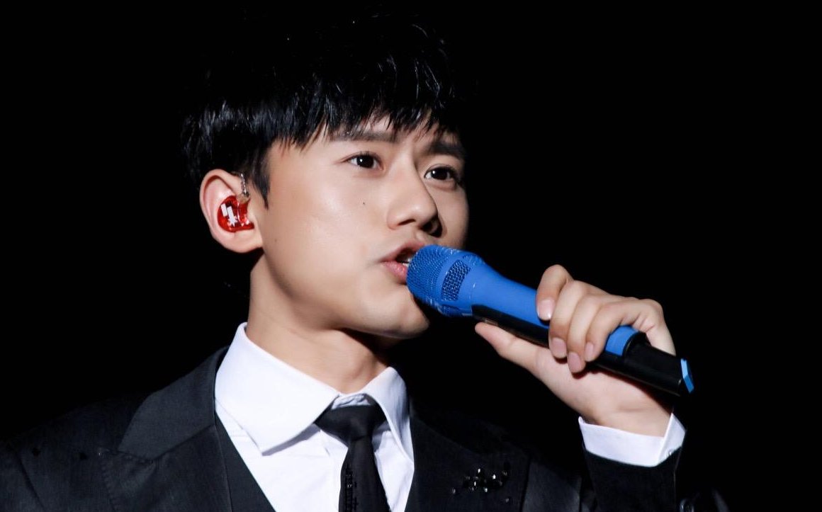 愿喧嚣尘世把我们遗忘是什么歌