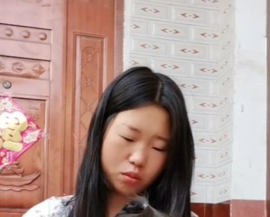 姐姐难产离世，妹妹与姐夫重组家庭，事件的背后有着怎样的故事？