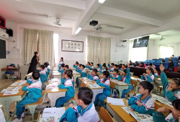 地球公转一圈大概是多长时间