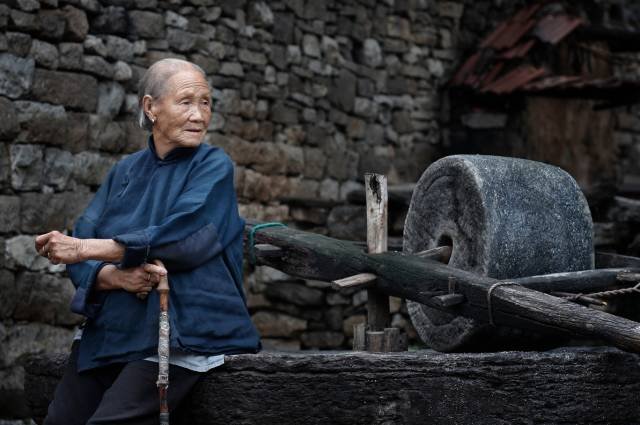 12省份已深度老龄化，老龄化对社会发展存在着怎样的问题？