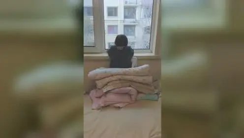 运城一萌娃蹭姐姐网课学英语，萌娃的英语发音有多标准？