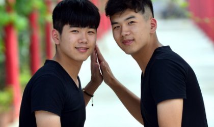 打虎亲兄弟上阵父子兵的意思是什么？