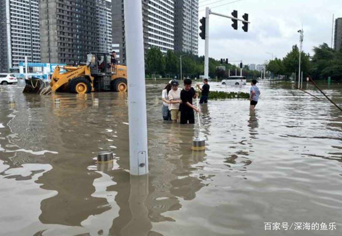 在郑州地铁5号线车厢里给大家鼓劲儿的女子去世了，她是如何“掉队”的？