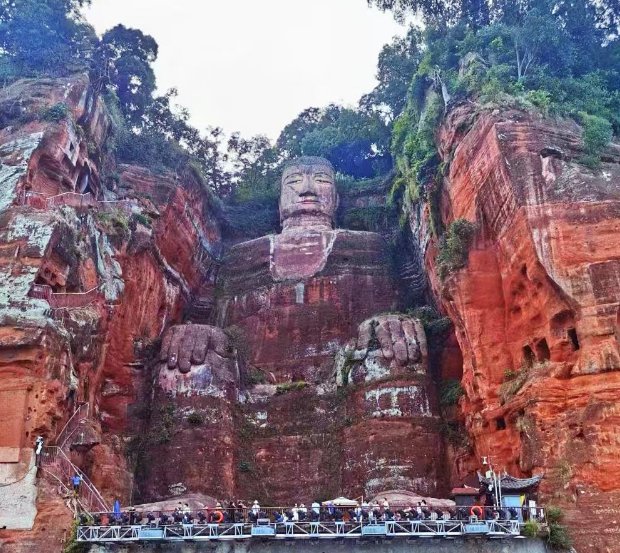 网友晒乐山大佛照片对比照，时隔2年，水位相差10米多！为何差距如此大？