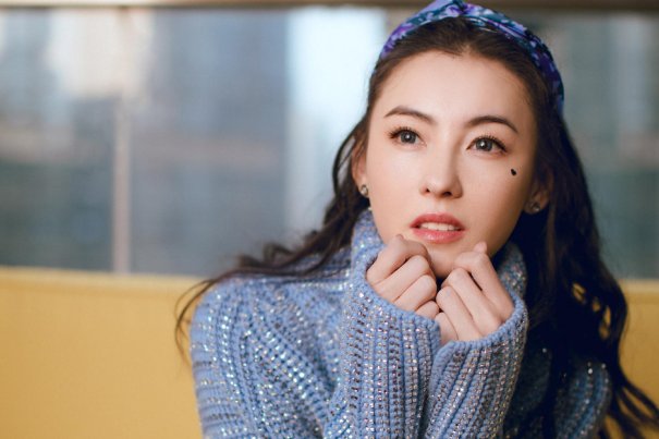 张柏芝献吻那英，跨过王菲谢霆锋的芥蒂，网友对此有何表示？