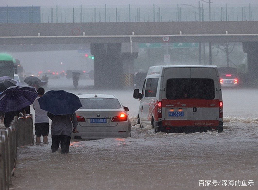 在郑州地铁5号线车厢里给大家鼓劲儿的女子去世了，她是如何“掉队”的？