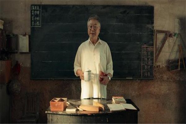 《我和我的家乡》主要讲述的是一部怎样的故事？