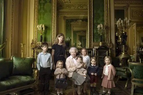 英国首相辞职为何都要先向女王通报呢？首相和英王，究竟哪个官大？