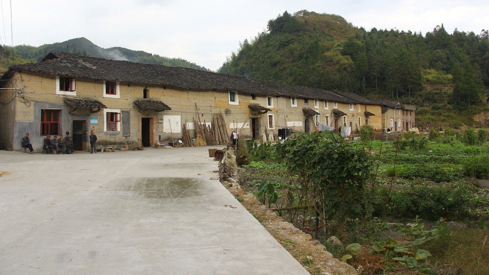 “屋后有水，开门见坟，家败子不归”，古人的忠告，是啥意思？