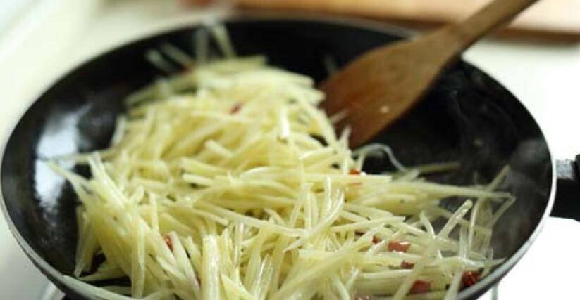 酸辣土豆丝是哪里的菜