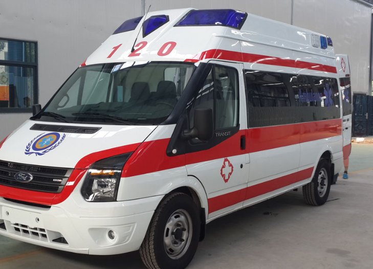 如何看待私家车与执行任务救护车对峙这种行为？