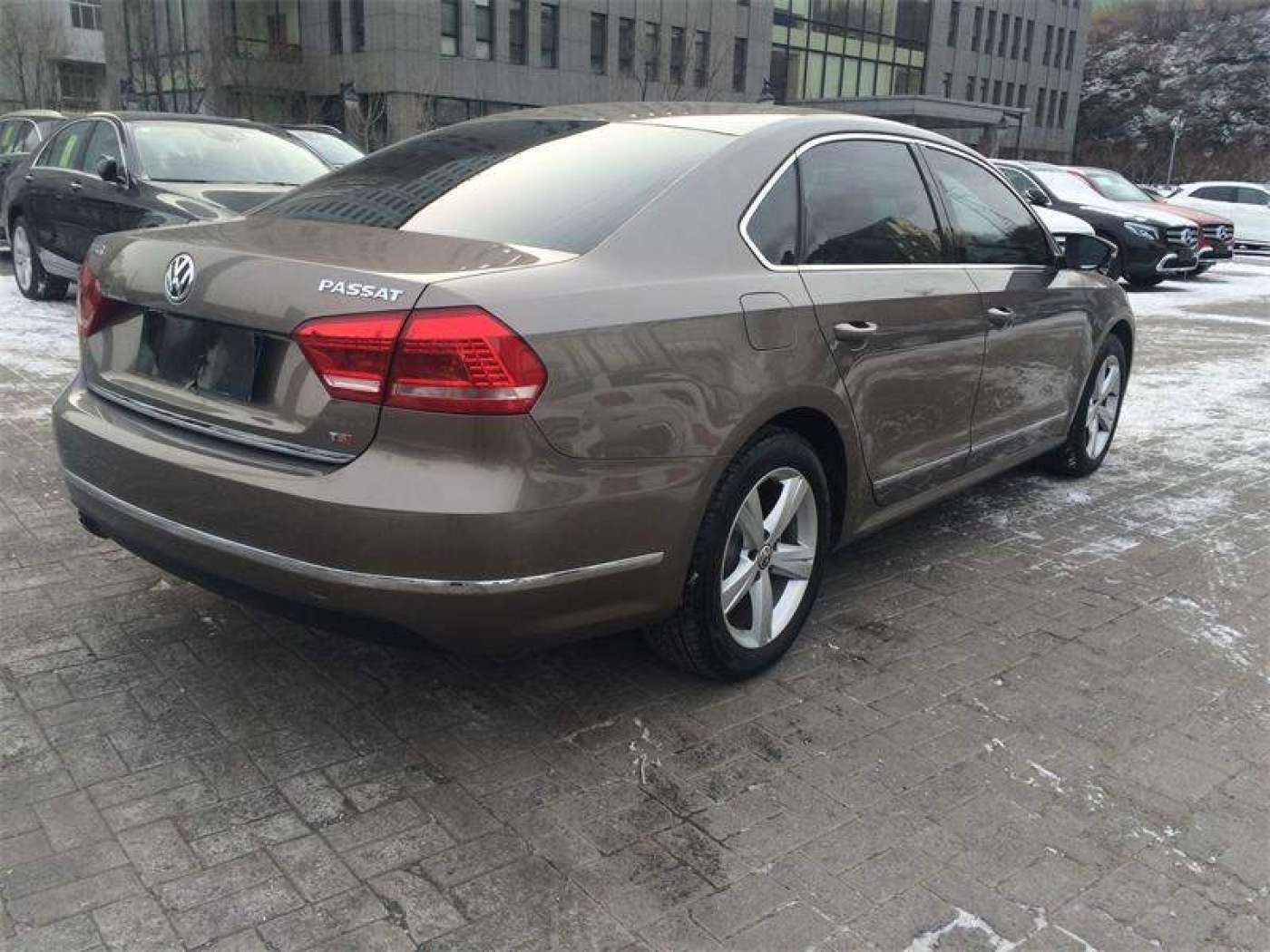 2010款帕萨特1.8T到底油箱可以装多少升汽油？