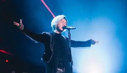 却让我痛到有苦不能说是什么歌