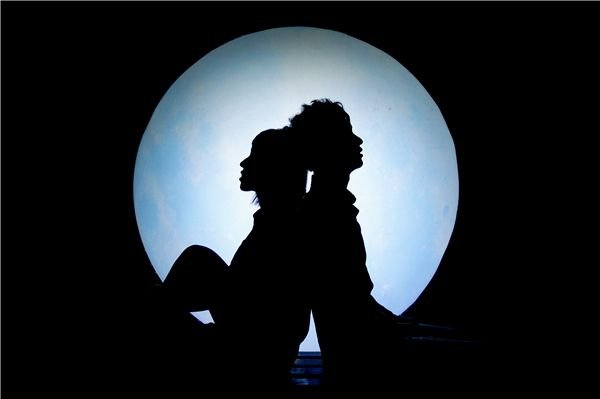 张檬金恩圣戴情侣对戒，两人是否好事将近了？