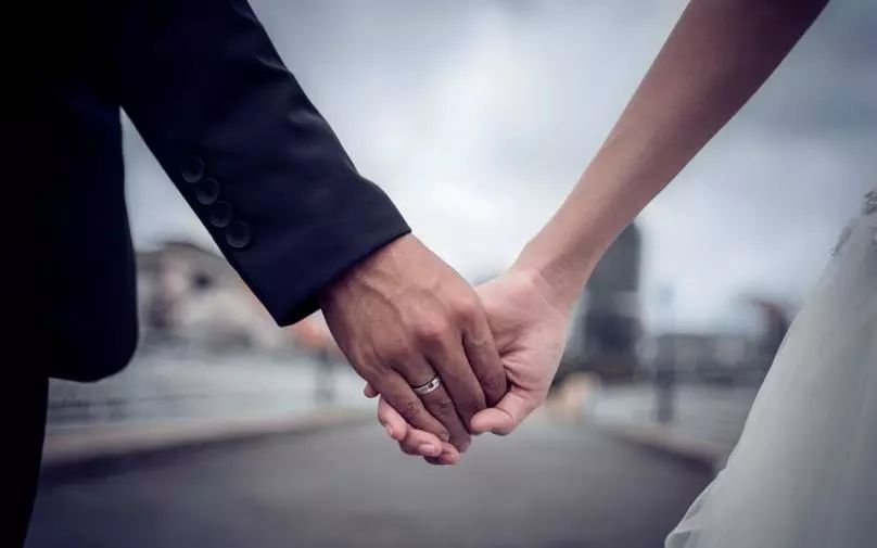 女人爱上两个人的心理分析是什么?