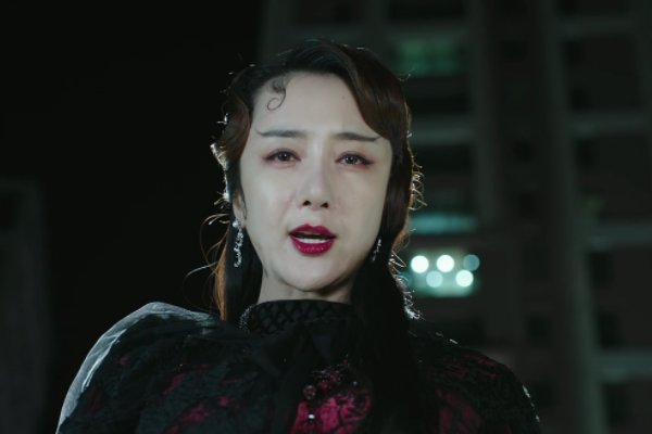 《司藤》里，为什么白英要换人演呢？