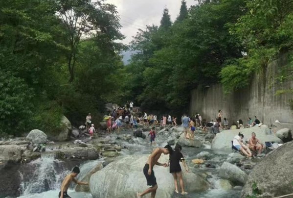 山洪遇难小伙原计划次日办婚礼，救人者：特别无力！那种情形为何不能施救？