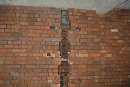 建筑内部布置柱子 间距大概是多少？