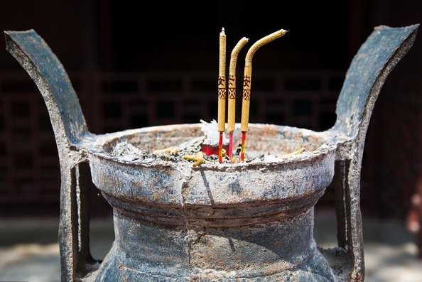 香炉里面可以放什么东西吗？