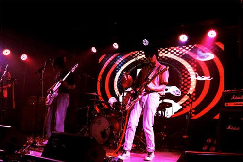 《乐夏》中组合被乐队嫌弃，组合和乐队有什么区别？