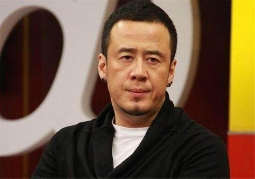 杨坤的一年 32 场演唱会是什么样规模的演唱会？