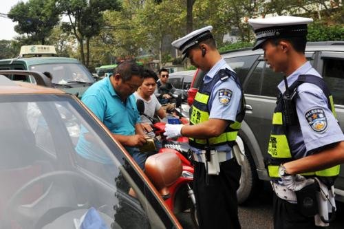 宿州城管网曝穿睡衣“不文明行为”，为何最后他却删帖致歉？