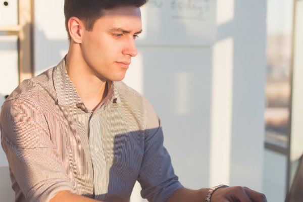 工作中遇到不给力的同事应该怎么办？