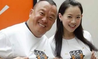 曾宝仪自曝两年多没见曾志伟，盼疫情结束早日相见，谈及父亲哽咽了？