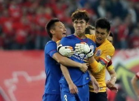 前国脚辱骂裁判被禁赛10场罚10万,这样的处罚你觉得合理吗?