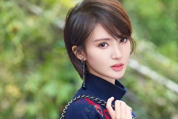 金晨喊话微博之夜：“明年能发个盒饭么”，干饭人实锤了吗？