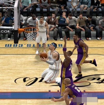 nba 2k10怎么空中接力扣篮