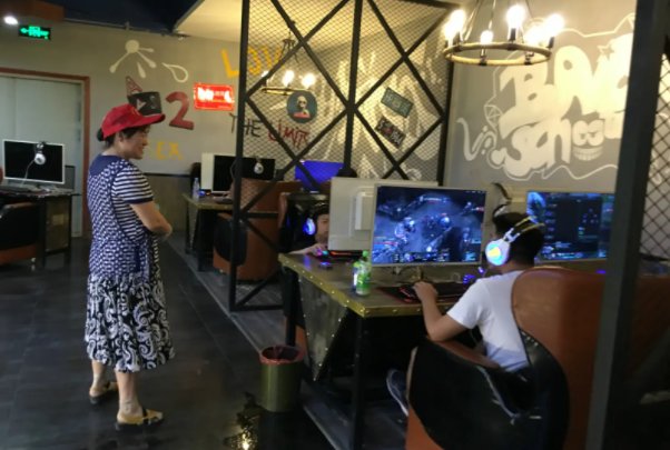 广州疫情防控，32人因此滞留网吧9天，他们是如何解决睡觉问题的？