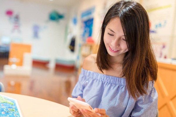 人艰不拆等词被教育部被点名，专家对此是如何解读的？