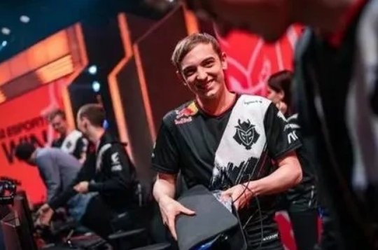 EDG夺冠有G2功劳,EDG老板亲自发文感谢,G2的存在有多重要?