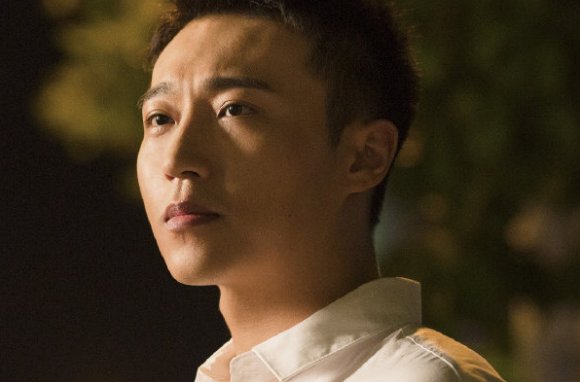 完美关系中叶东烈的扮演者是谁？