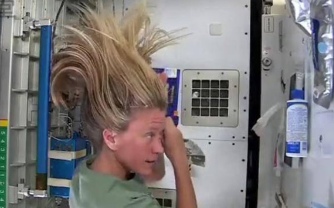 航天员是怎么洗头的？