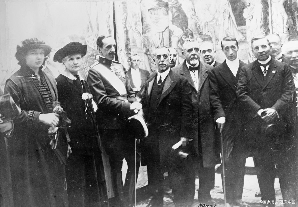 居里夫人是个什么样的人？她有哪些故事？