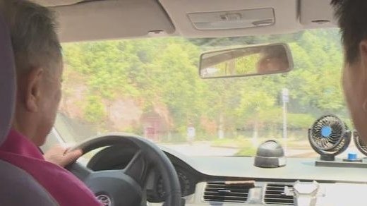 四川乐山92岁大爷学车不到两月拿到驾照，这名大爷有多厉害？