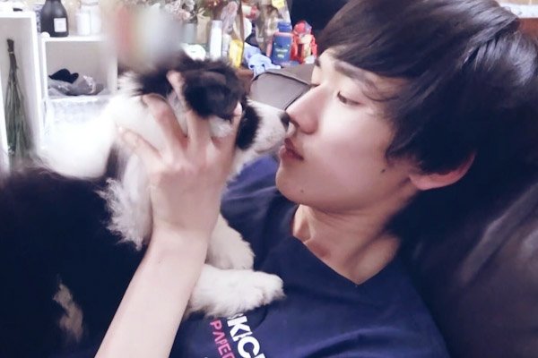 宋亚轩荧屏初吻贡献给宠物，他到底有多喜欢自己的狗狗？