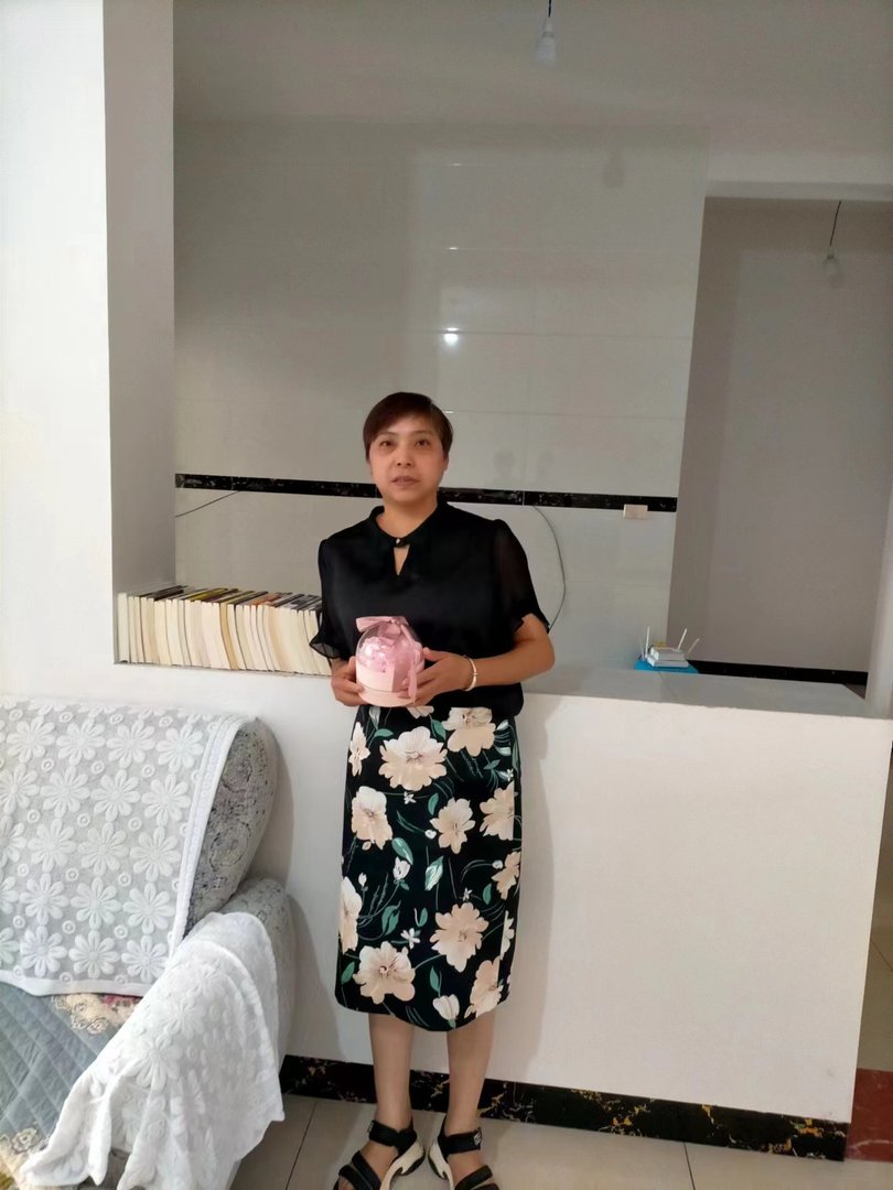 离婚六年了，还是一直与母亲同住，为什么？